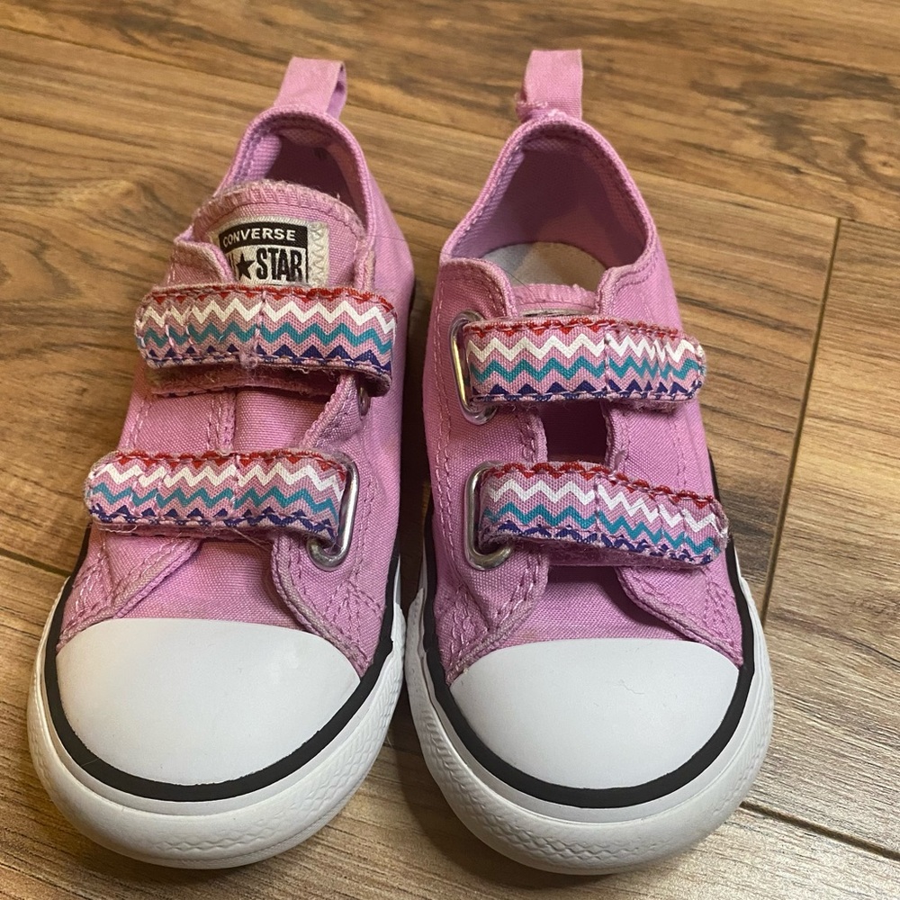 ❌sold❌Toddler girl pink converse